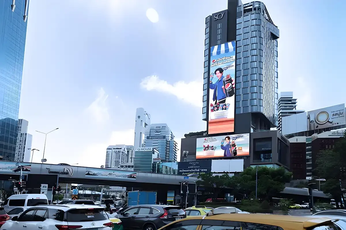 High-Visibility P10 Outdoor LED Screen for All Weather gallery image 6