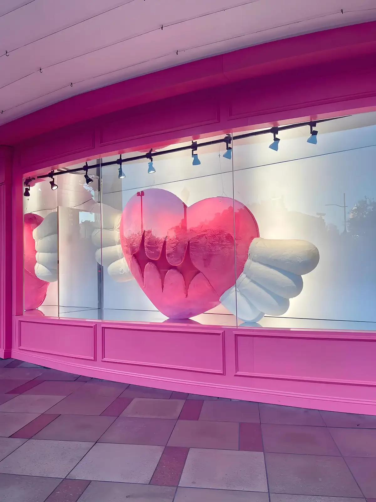 LED window display for retail store4 LED window display for retail store4