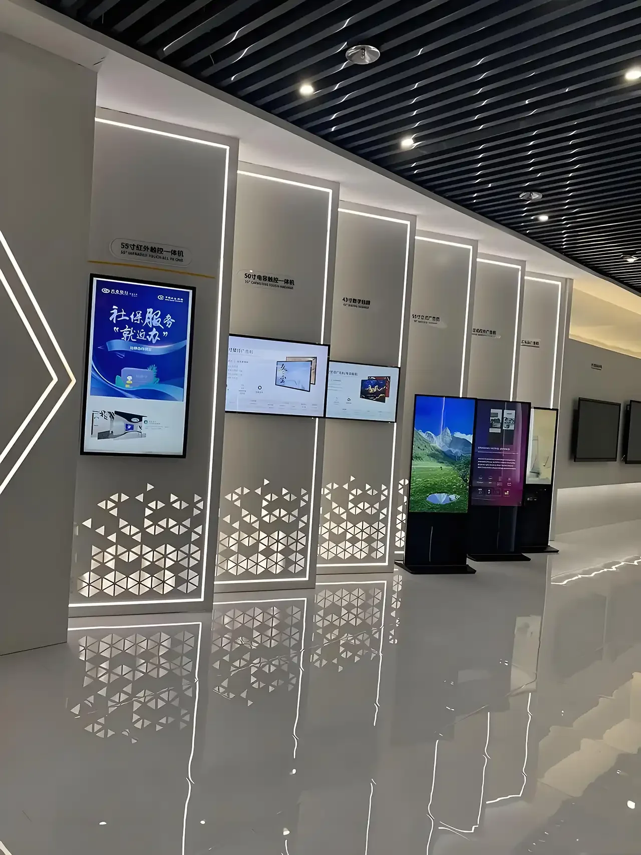 Frequently Asked Questions About Commercial LCD Displays Frequently Asked Questions About Commercial LCD Displays